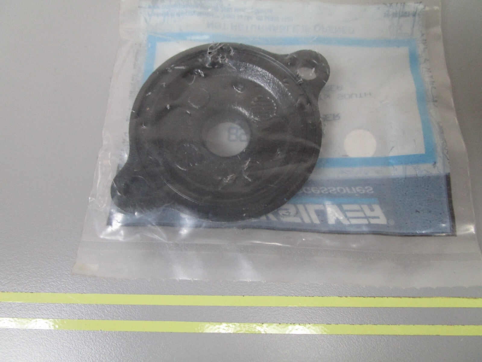 *NEW OEM* 0810 Mercury Quicksilver Retainer Spring 893385001