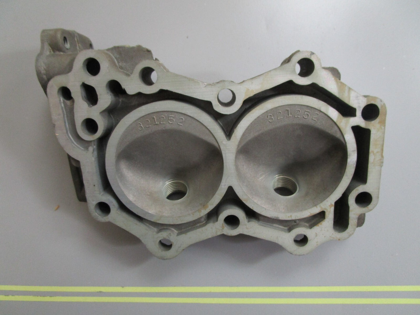 *NEW OEM* 0820 OMC Johnson Evinrude Cylinder Head 321252 0321252