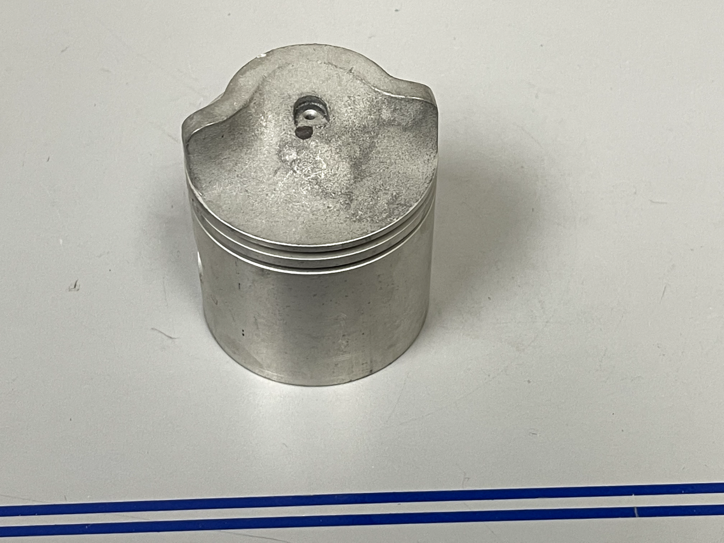 *NEW OEM* 0670 OMC Johnson Evinrude Piston 385338 0385338