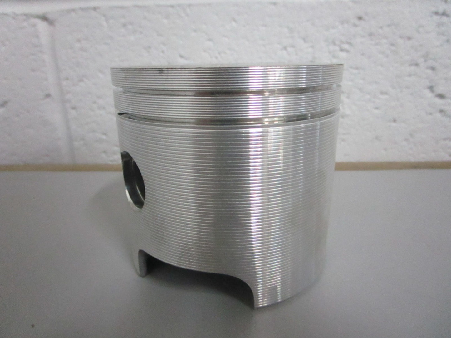 NEW 3011P3 Wiseco Piston kit For: OMC 0820