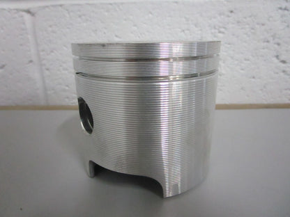 NEW 3011P3 Wiseco Piston kit For: OMC 0820