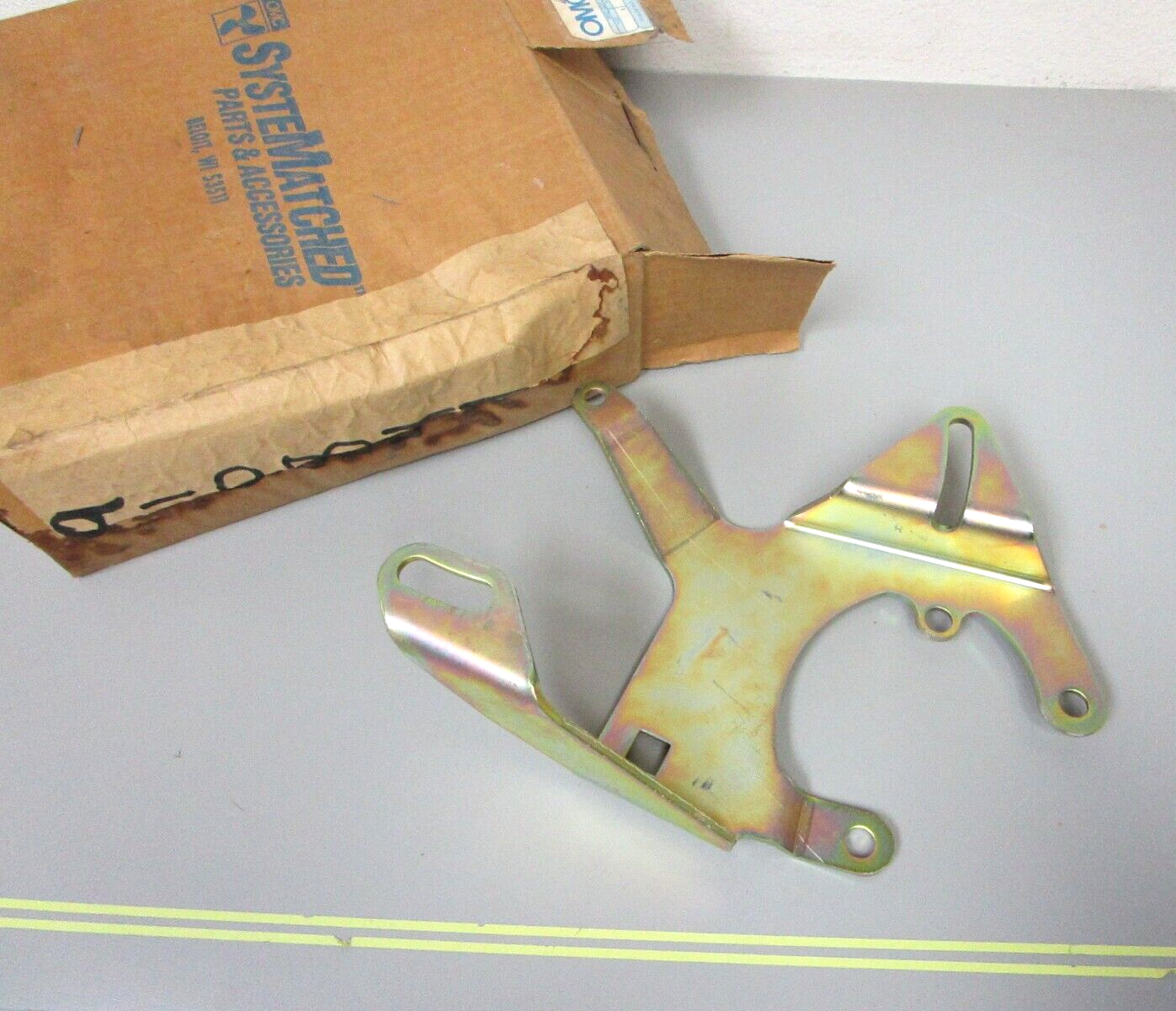 *NEW OEM* 0720 OMC Johnson Evinrude Bracket 910841 0910841