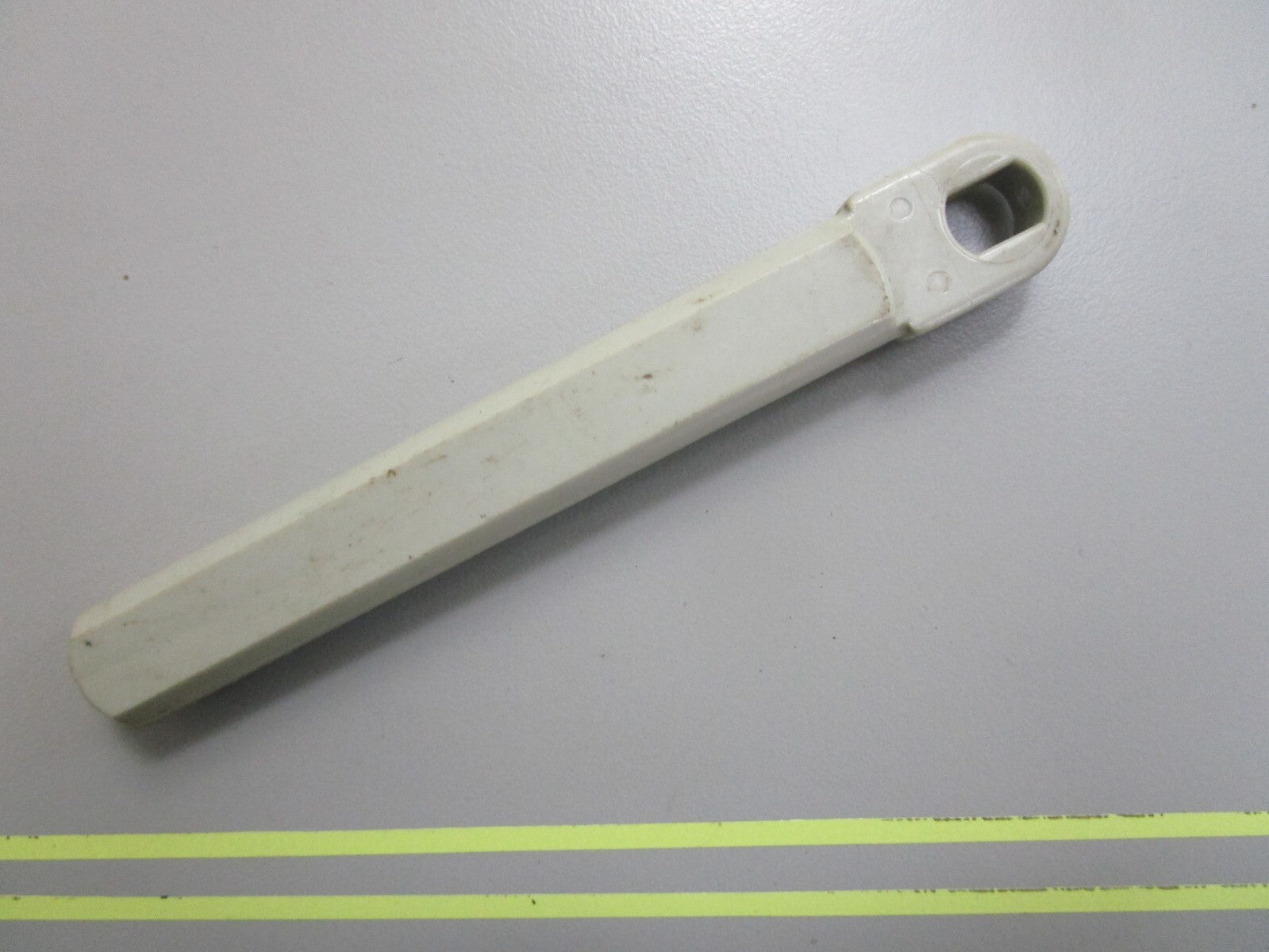 *NEW OEM* 0810 OMC Johnson Evinrude Control Housing Casing Guide 206408 0206408