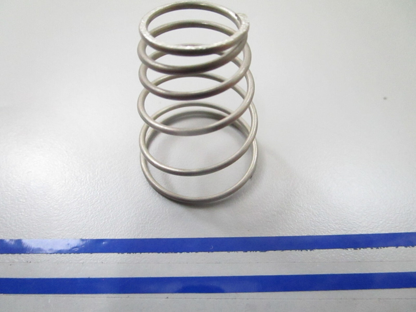 *NEW OEM* 0810 OMC Johnson Evinrude Spring 343020 0343020