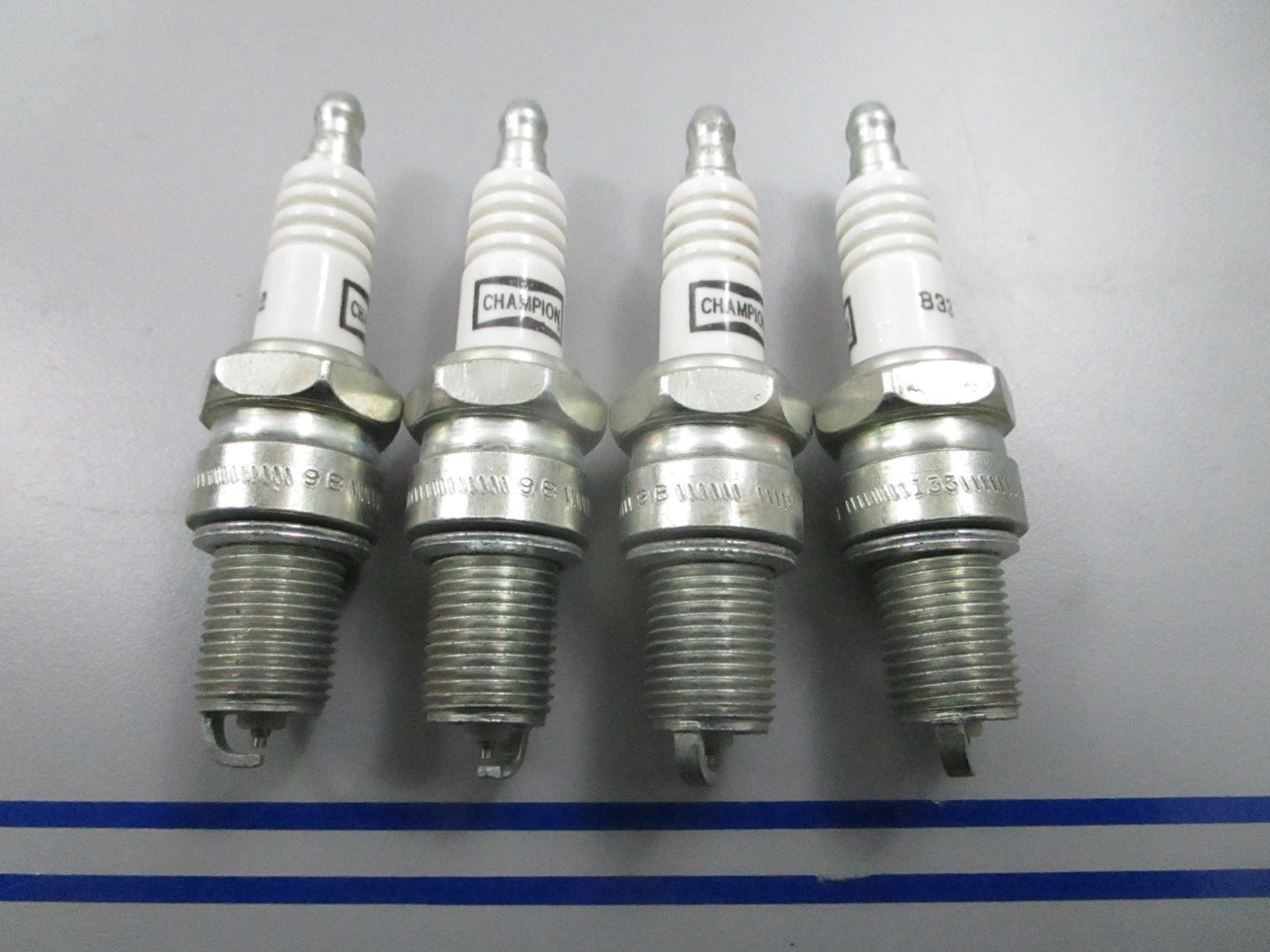 *NEW OEM* (LOT OF 4) 0810 Champion Spark Plug 8332