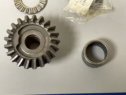 *NEW OEM* 0670 OMC Johnson Evinrude Gear & Bushing Kit 390970 0390970