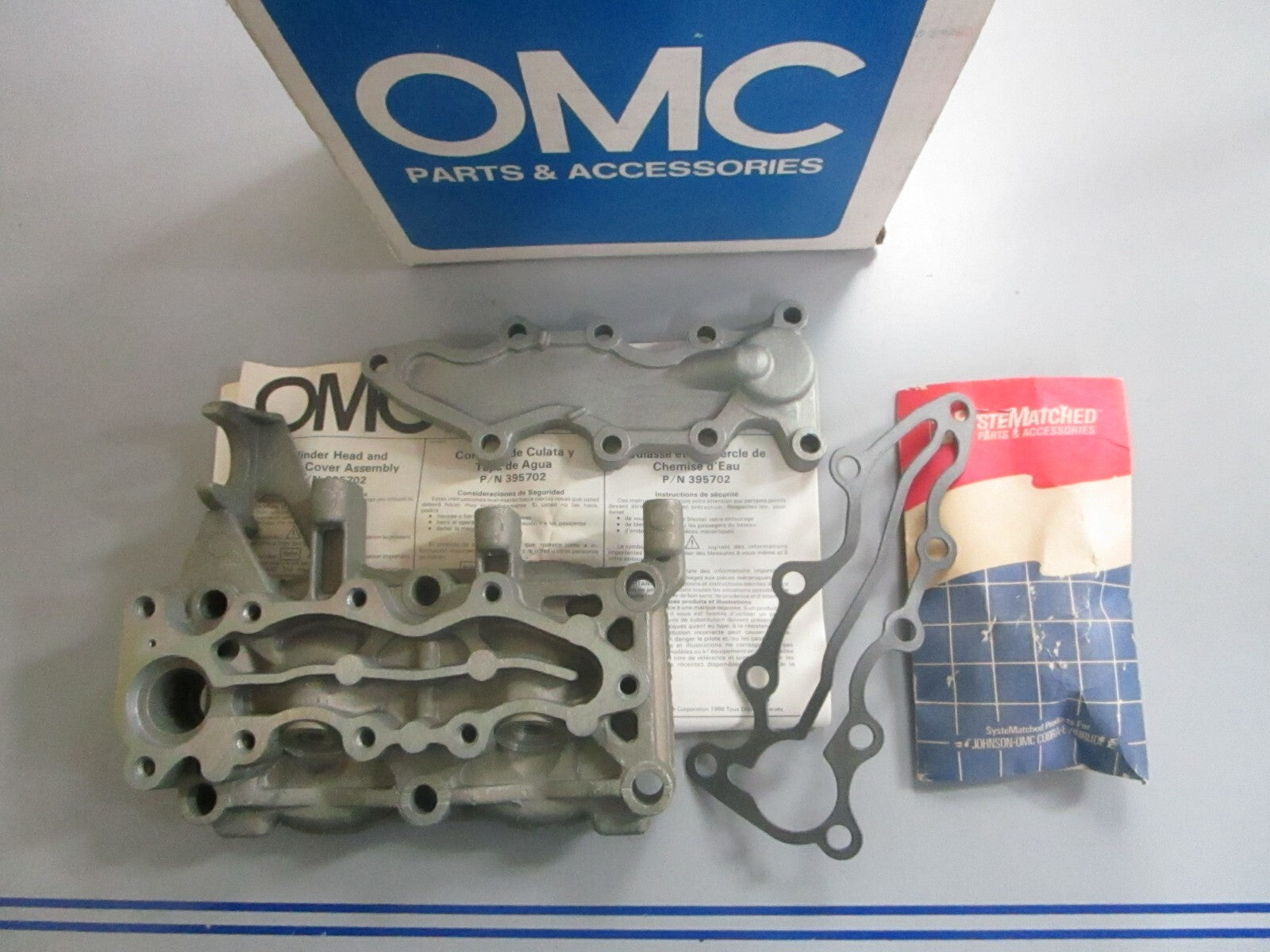 *NEW OEM* 0820 OMC Johnson Evinrude Cylinder Head & Water Cover 395702 0395702