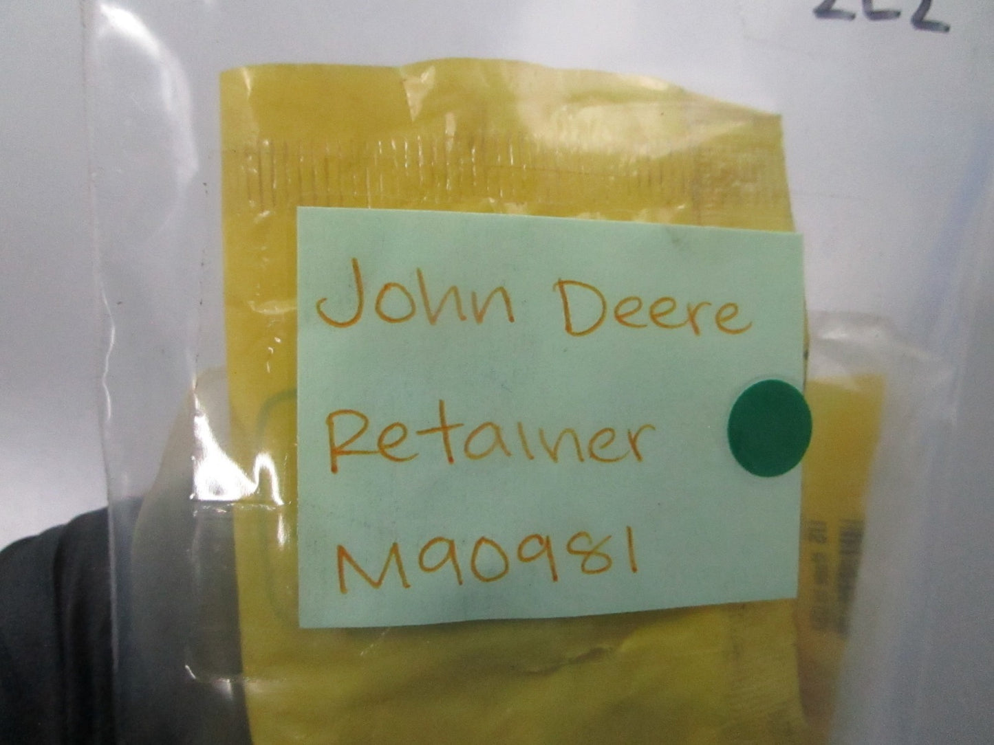 NEW OEM (LOT OF 2) M90981 John Deere Retainer 0810