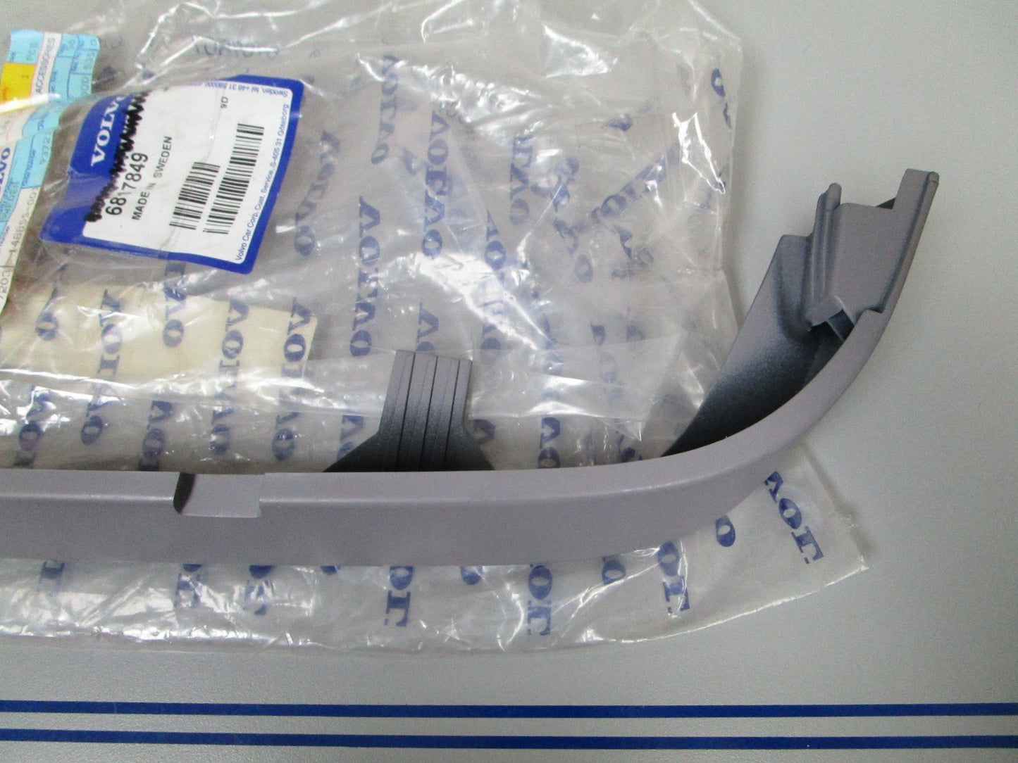 NEW OEM 6817849 Volvo Penta 1993- 1997 LH Lower Molding 0720