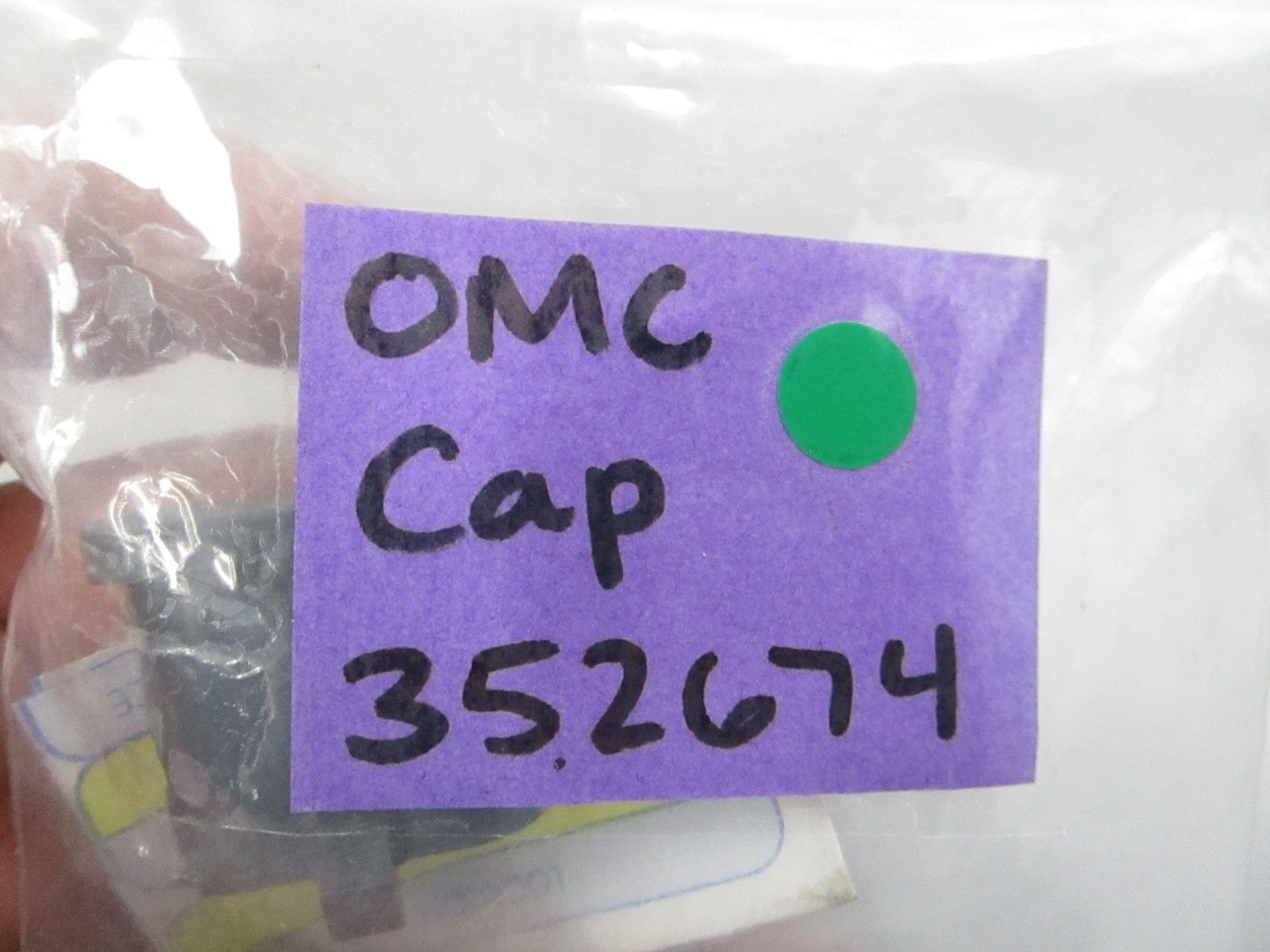 NEW OEM 352674 0352674 OMC Johnson Evinrude Cap 0810