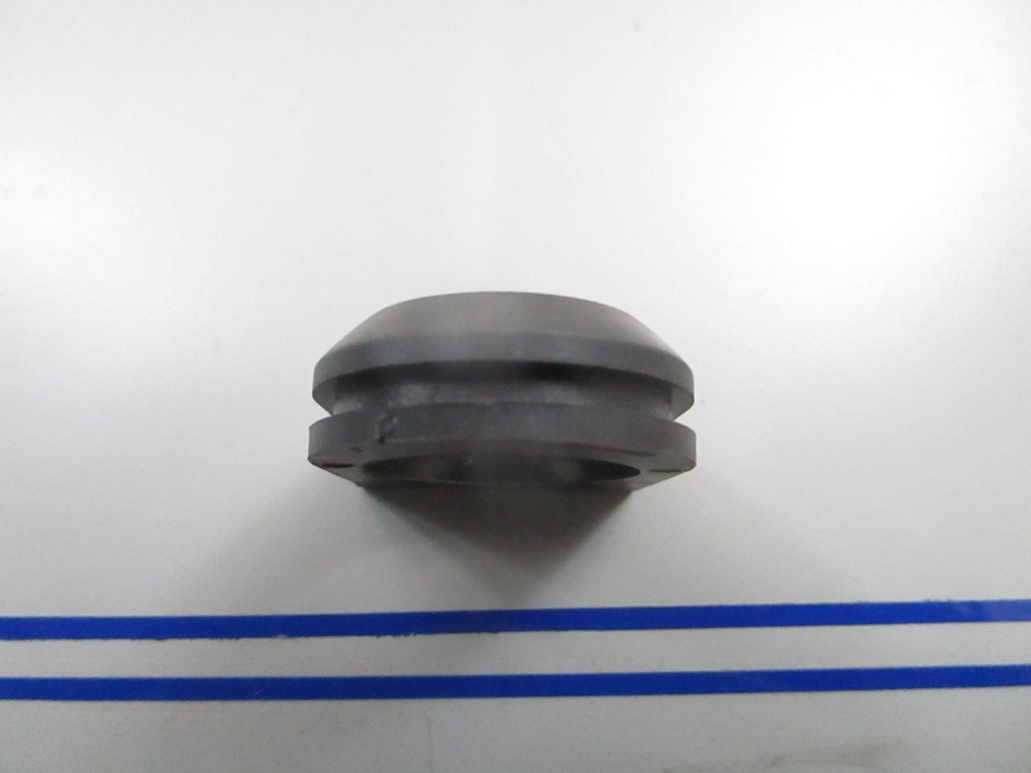 *NEW OEM* 0810 Mercury Quicksilver Grommet 25-824361