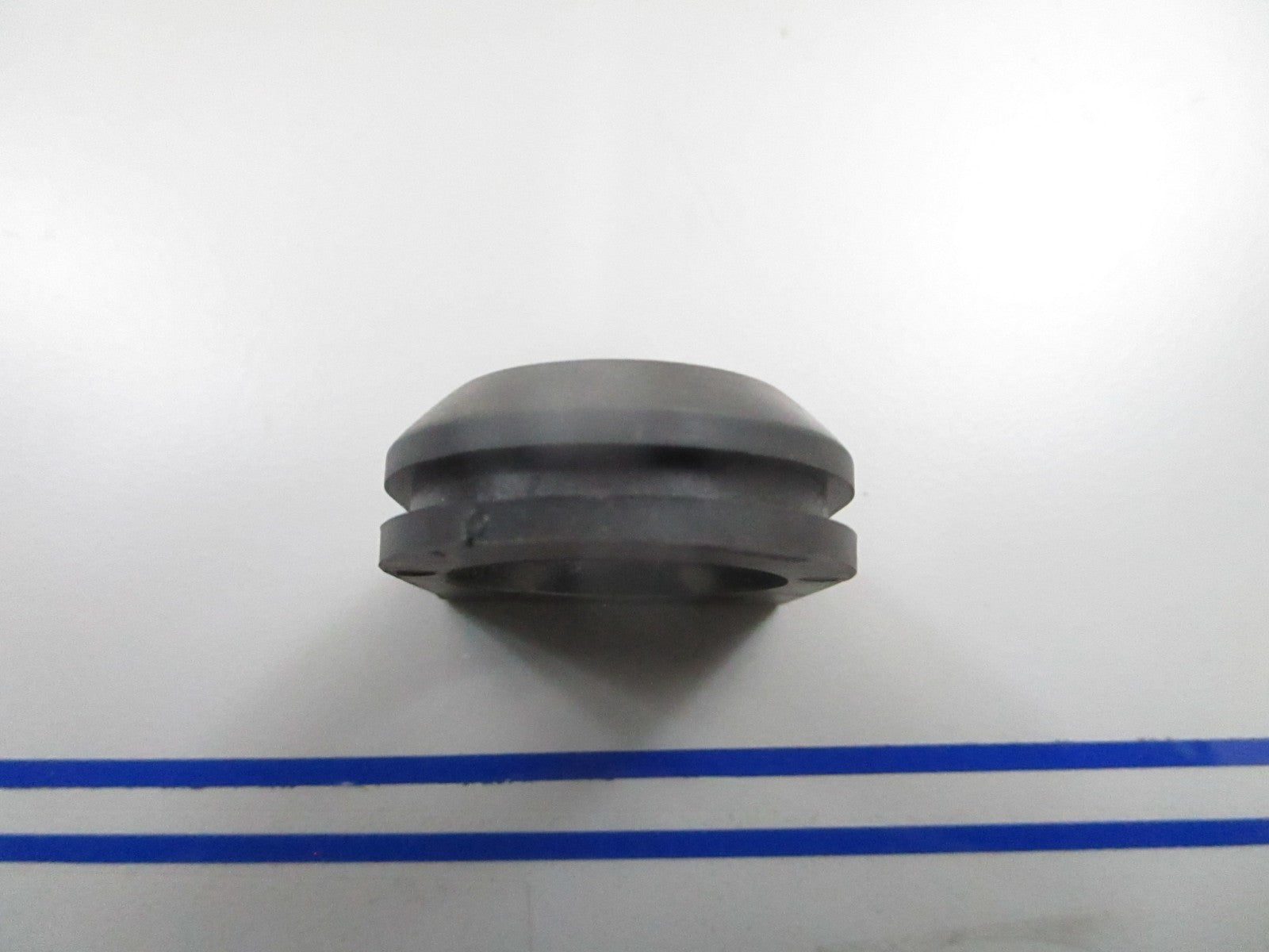 *NEW OEM* 0810 Mercury Quicksilver Grommet 25-824361