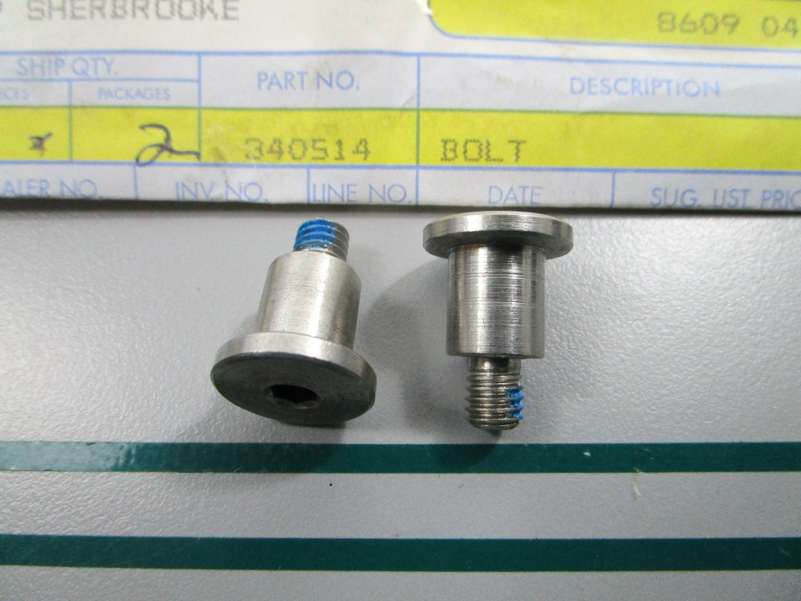 NEW OEM (LOT OF 2) 340514 0340514 OMC Johnson Evinrude Bolt 0810
