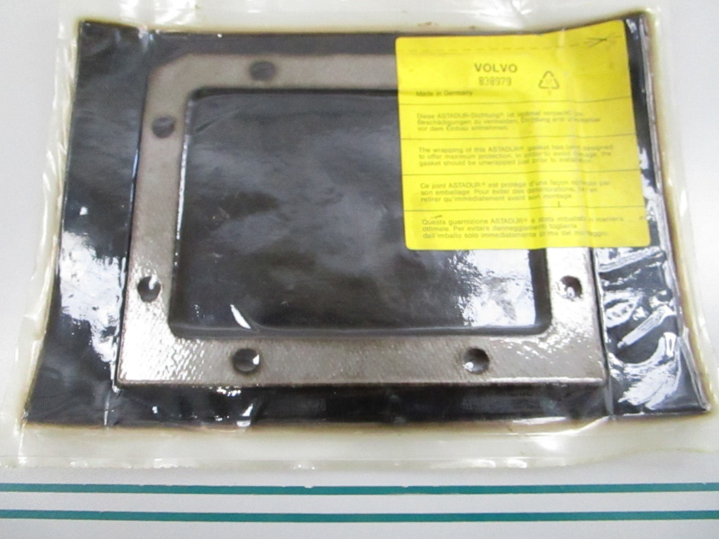NEW OEM 838979 Volvo Penta Gasket 0810