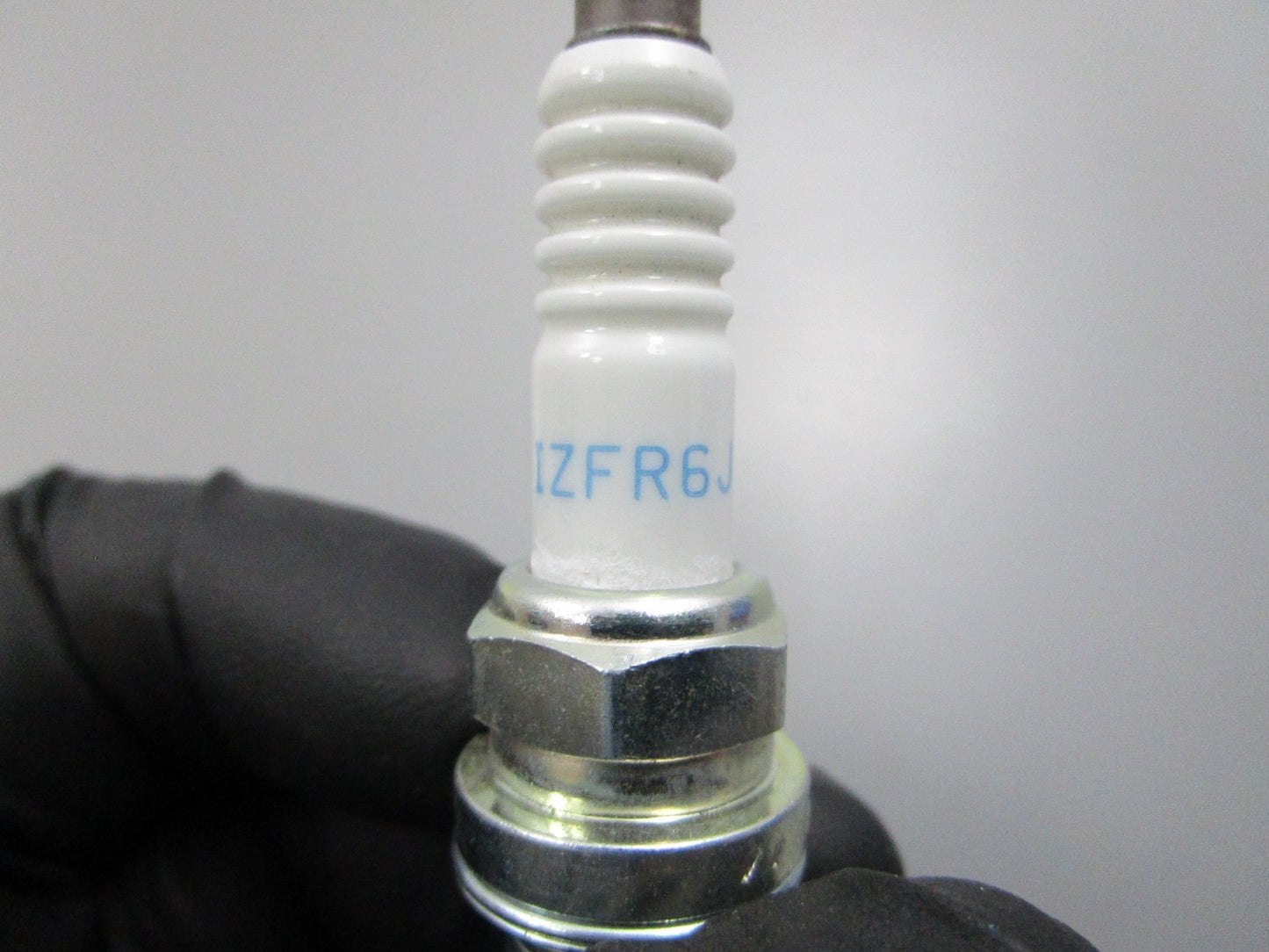NEW IZDE6J NGK Spark Plug 0810