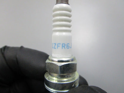 NEW IZDE6J NGK Spark Plug 0810