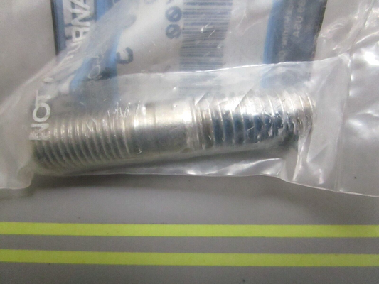 *NEW OEM* 0810 Mercury Quicksilver Stud 16-579203