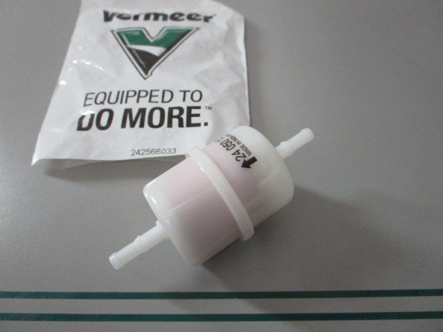 NEW OEM 242566033 Vermeer Fuel Filter 0810