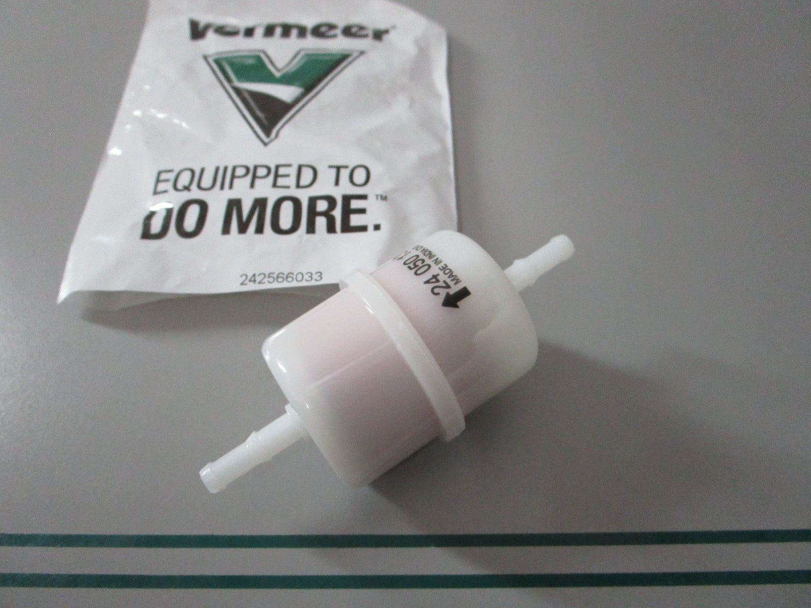NEW OEM 242566033 Vermeer Fuel Filter 0810