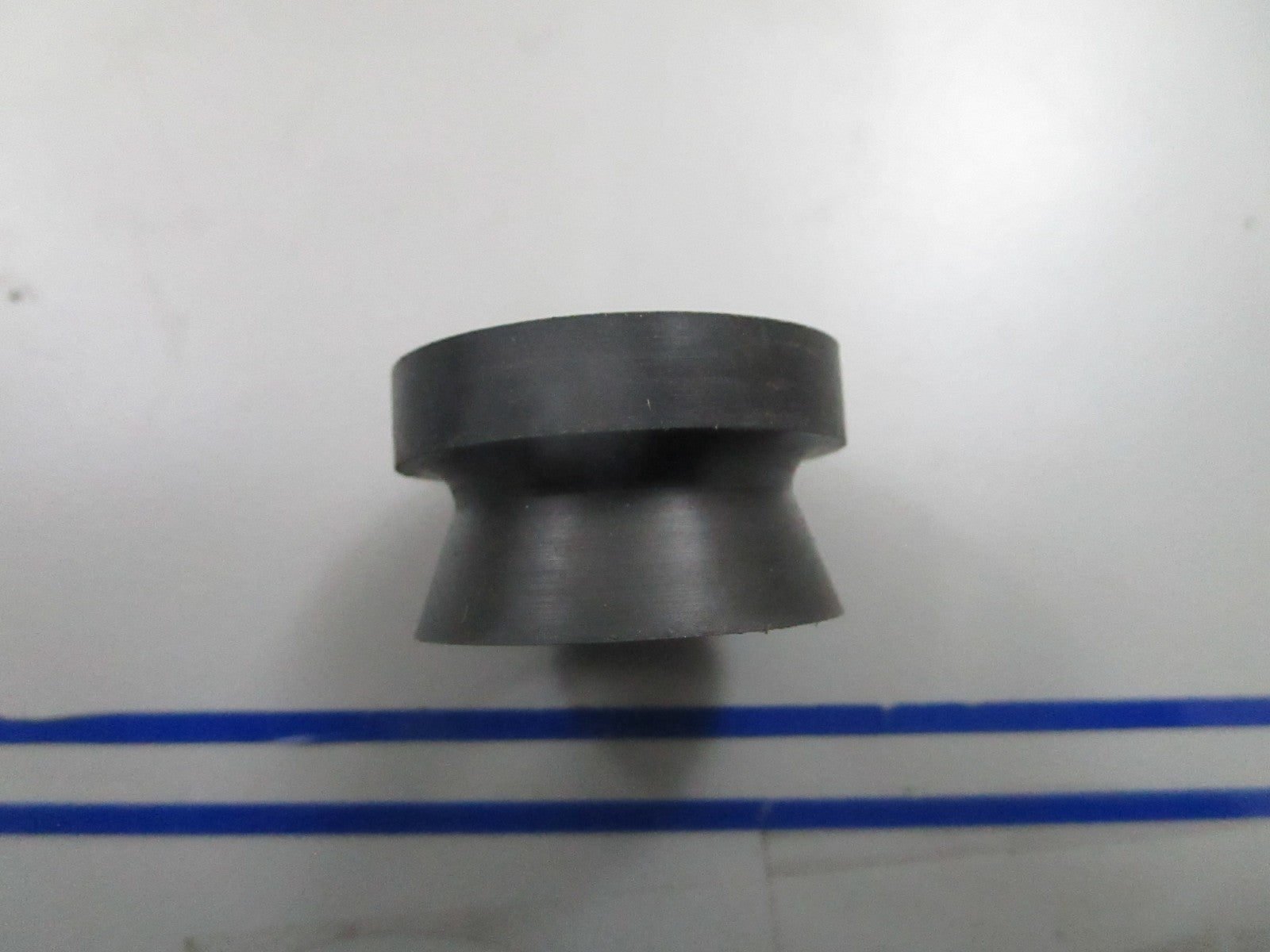 *NEW OEM* 0810 OMC Johnson Evinrude Grommet 338601 0338601