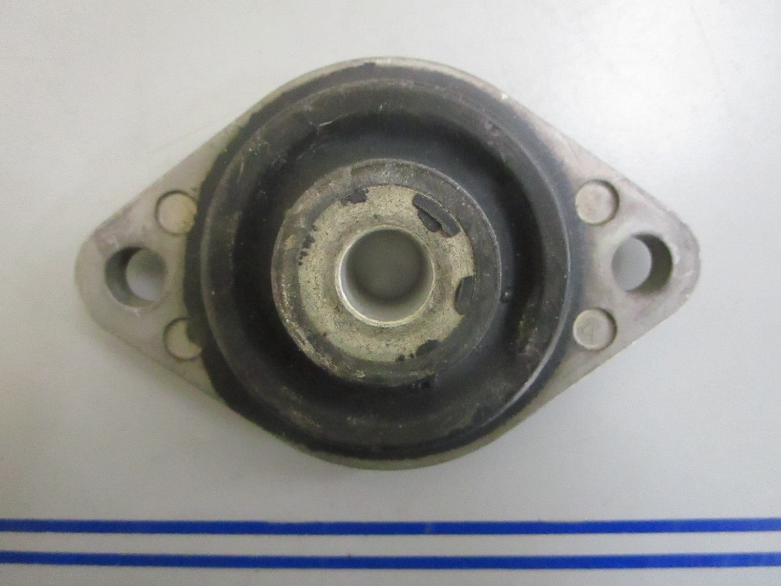 *NEW OEM* 0820 OMC Johnson Evinrude Rear Mount Ay 3853806
