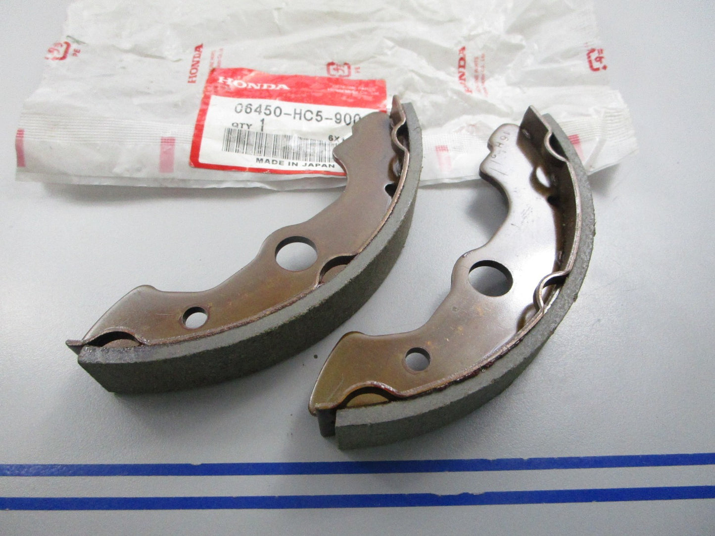 NEW OEM 06450-HC5-900 Honda Brake Shoe Set 0720