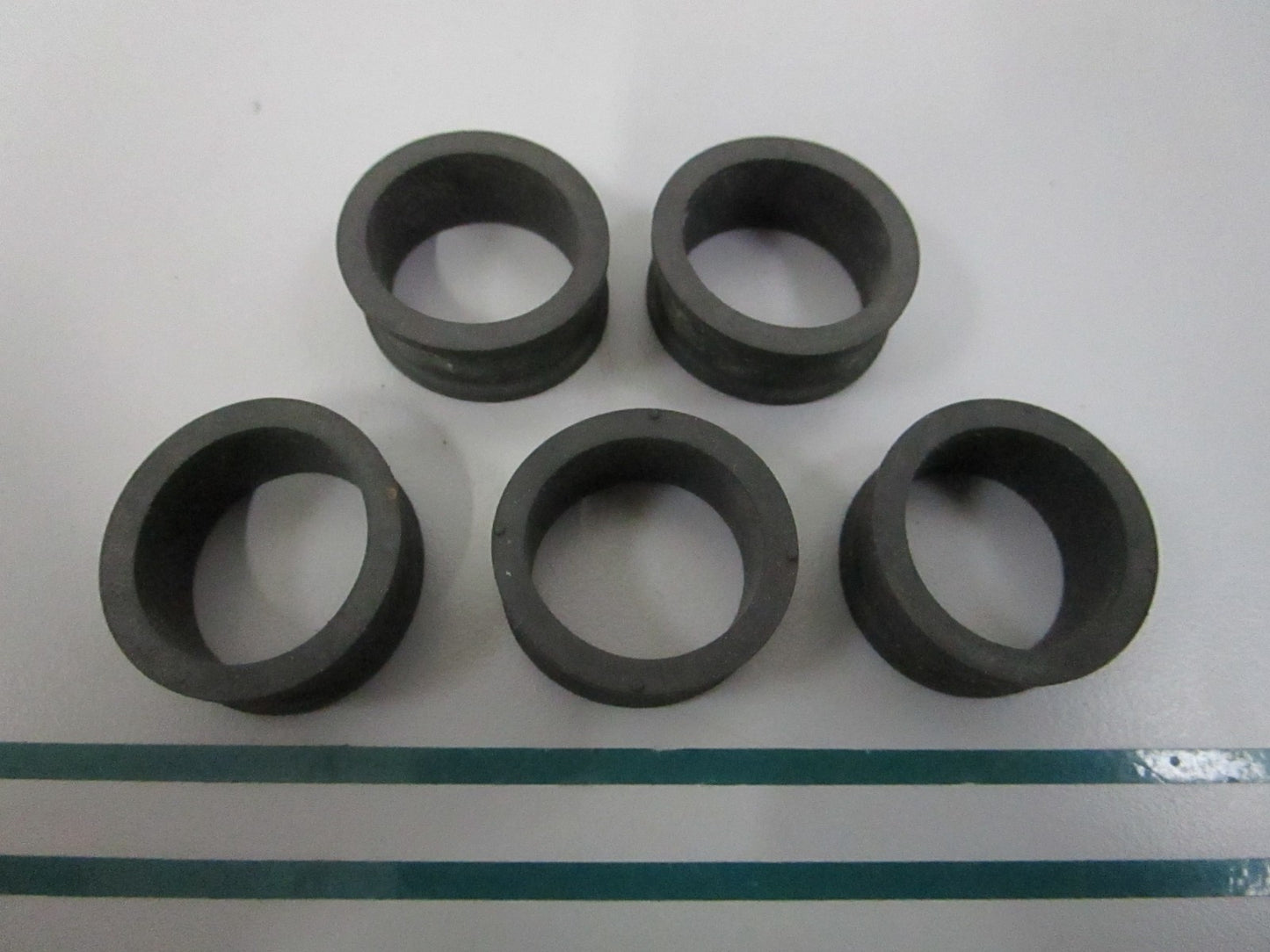 NEW OEM (LOT OF 5) 321692 0321692 OMC Johnson Evinrude Grommet 0810