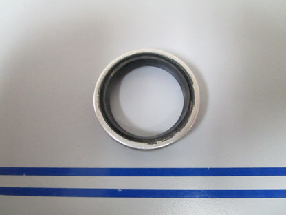 NEW OEM 308500 0308500 OMC Johnson Evinrude Seal 0810