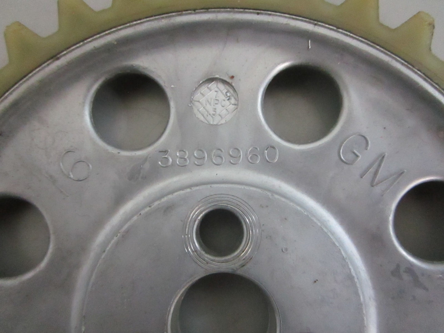 *NEW OEM* 0820 Volvo Penta Camshaft Sprocket 835545