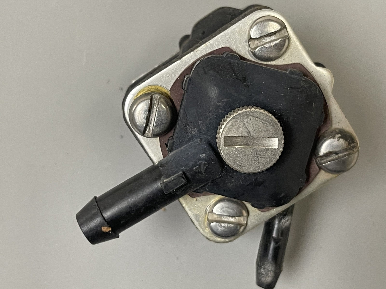 NEW OEM 387027 Johnson Evinrude Fuel Pump 0670