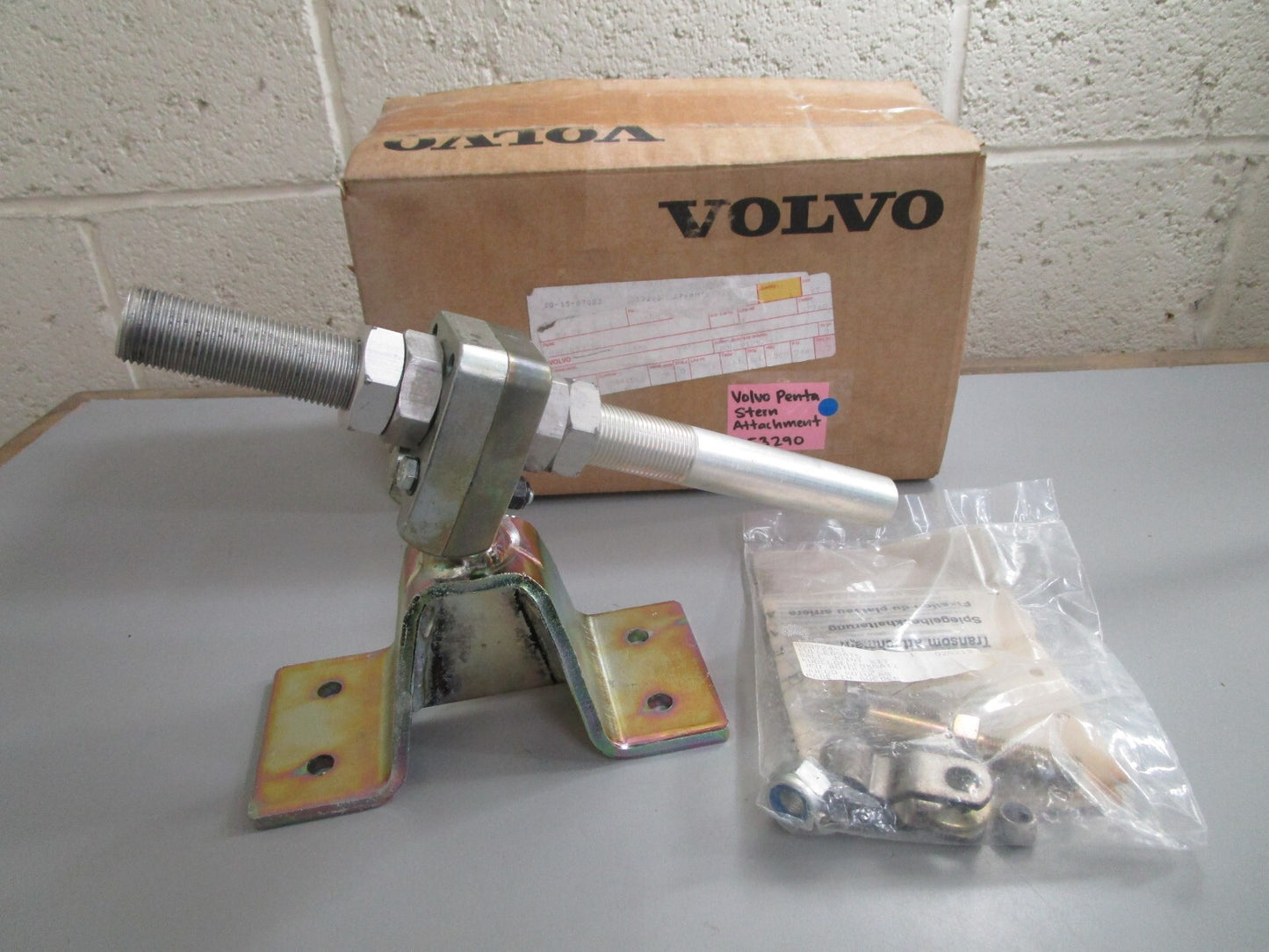 *NEW OEM* 0820 Volvo Penta Stern Attachment 853290