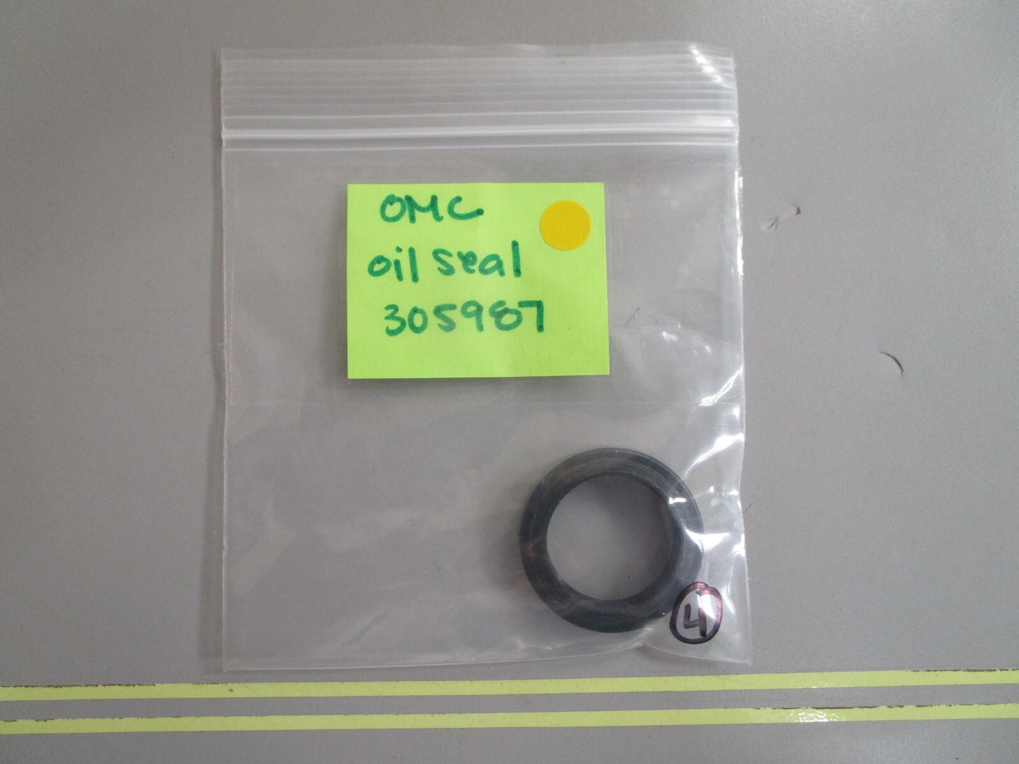 *NEW OEM* 0810 OMC Johnson Evinrude Oil Seal 305987 0305987
