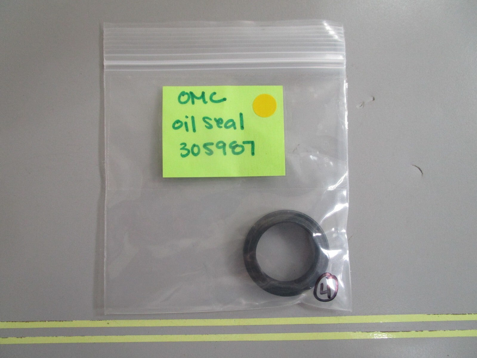 *NEW OEM* 0810 OMC Johnson Evinrude Oil Seal 305987 0305987
