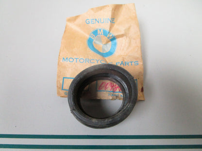 NEW OEM 13720042161 0042161 BMW Grommet 0810