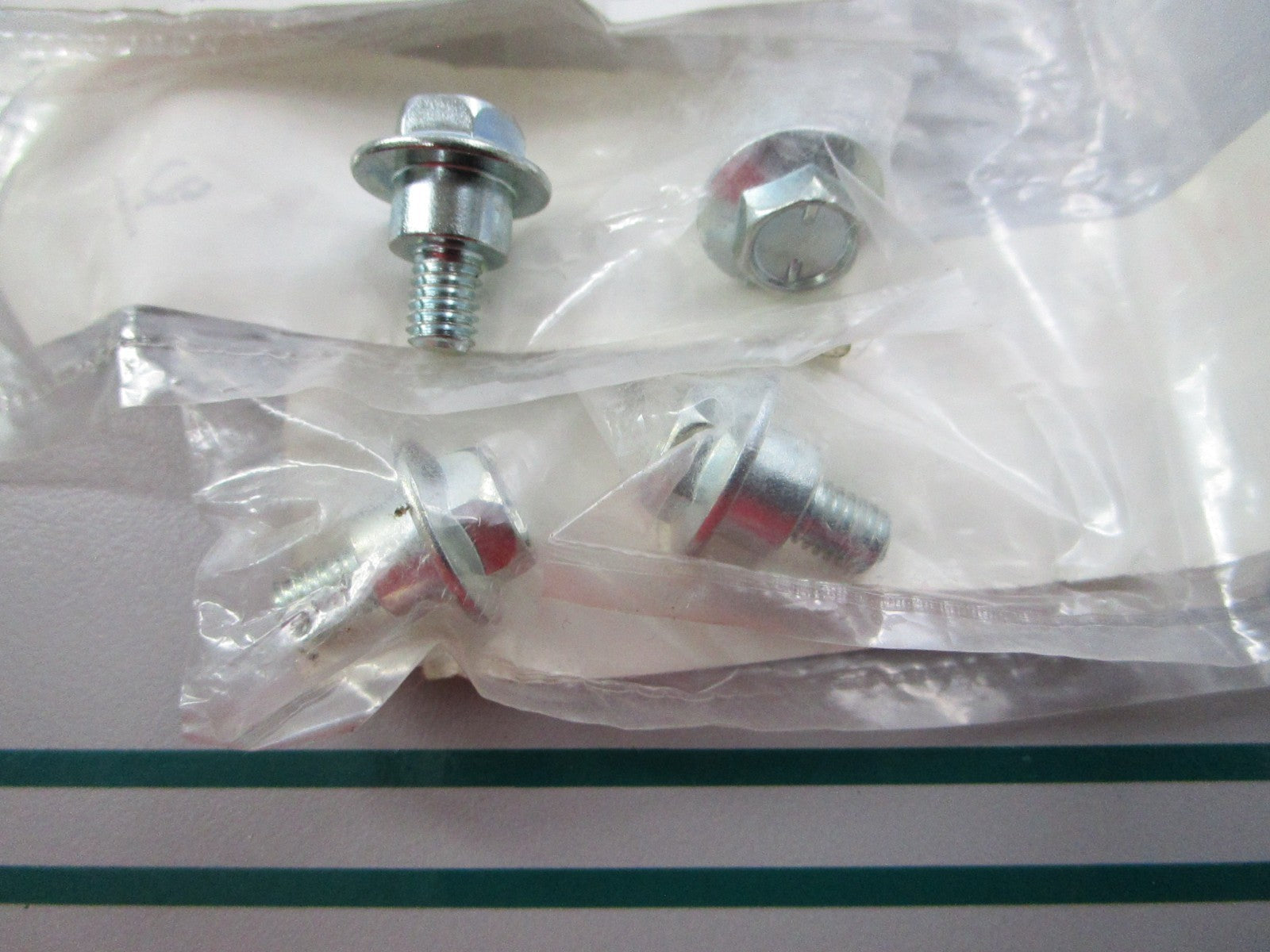 NEW OEM (LOT OF4) 90109-06236-00 Yamaha Bolt 0810