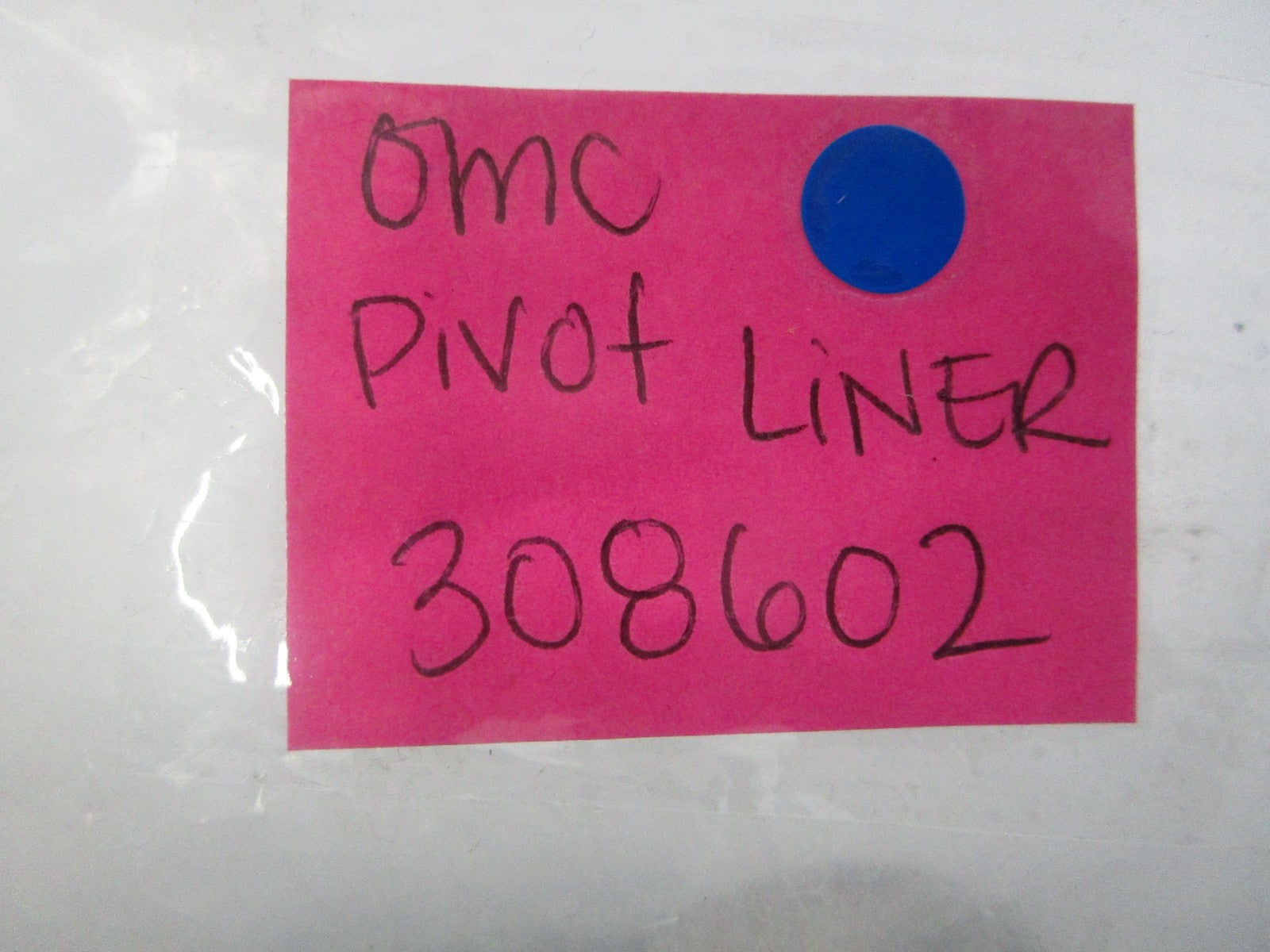 *NEW OEM* 0810 OMC Johnson Evinrude Pivot Liner 308602 0308602