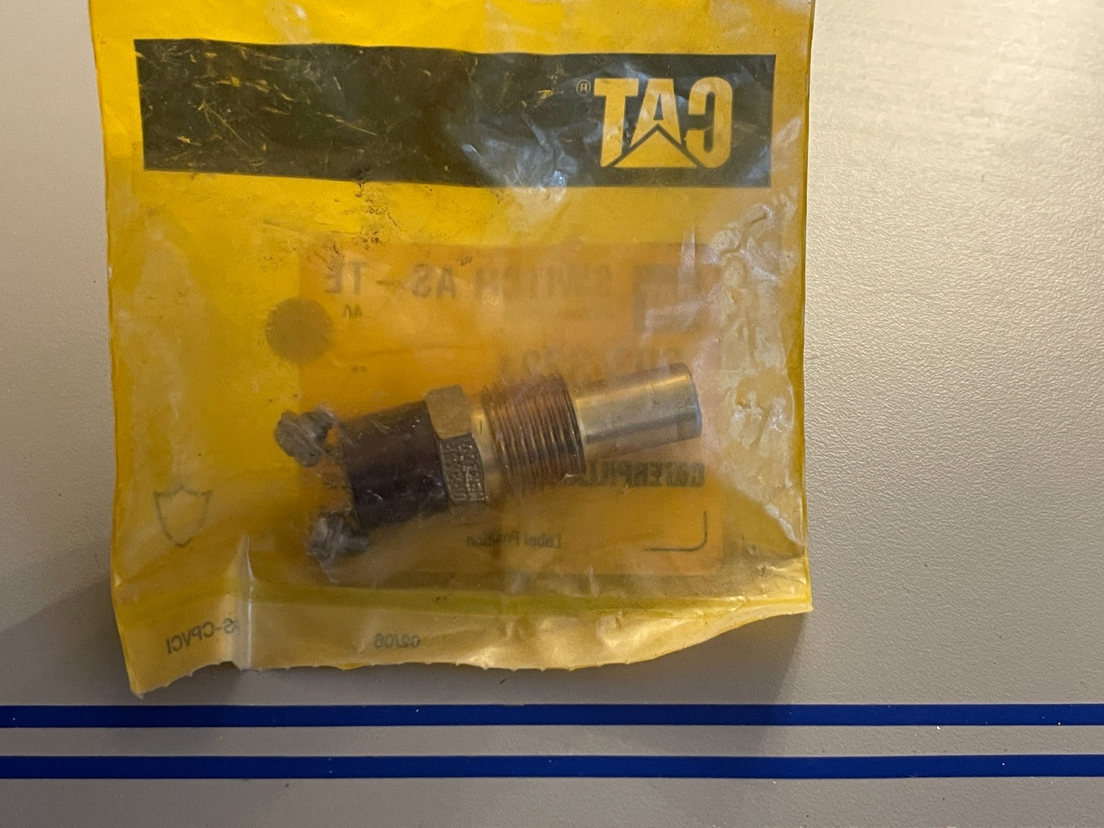 NEW OEM 203-3221 CAT Caterpillar Temperature Switch Assembly 0720