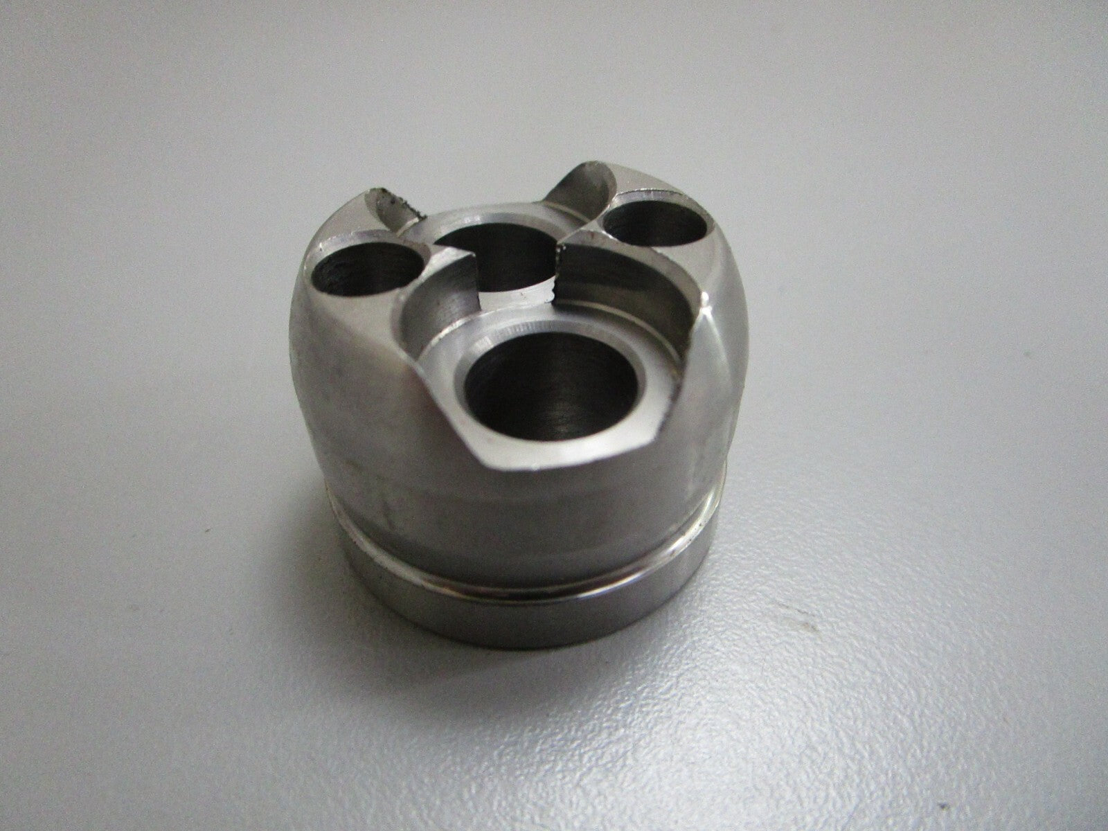 *NEW OEM* 0820 Volvo Penta Bearing Pivot 852705