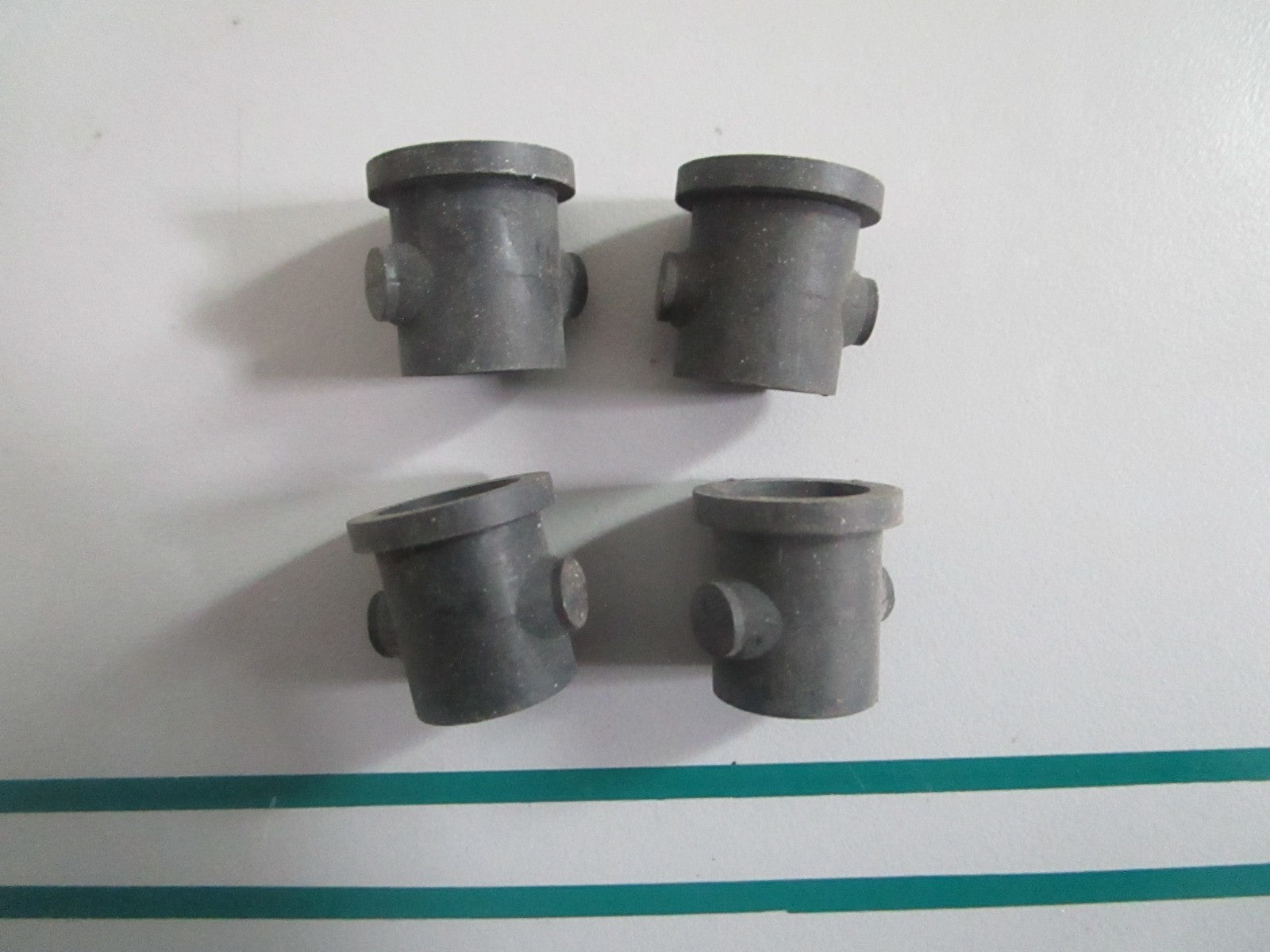 NEW OEM (LOT OF 4) 302497 0302497 OMC Johnson Evinrude Grommet 0820