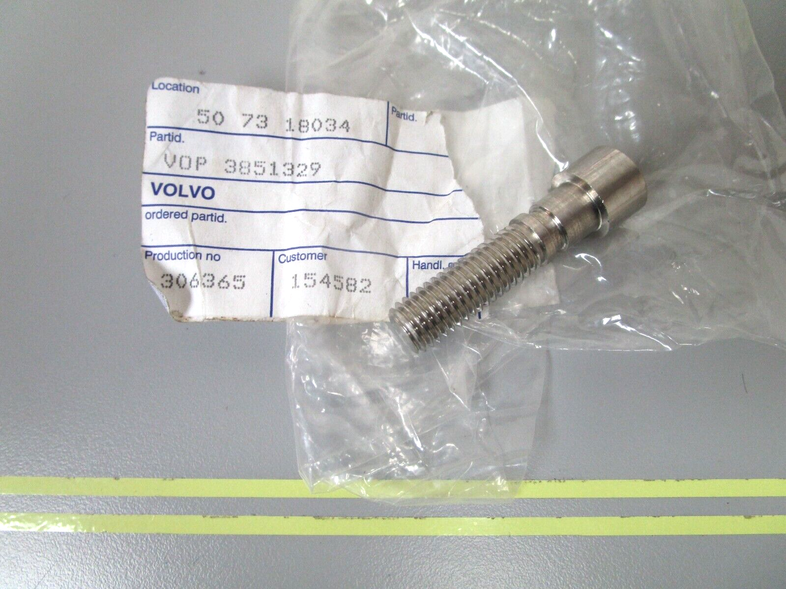 *NEW OEM* 0750 Volvo Penta SCREW 3851329