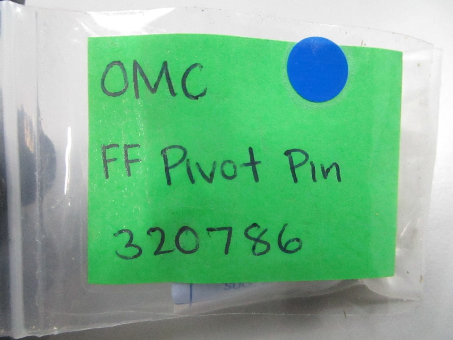 *NEW OEM* 0810 OMC Johnson Evinrude FF Pivot Pin 320786 0320786