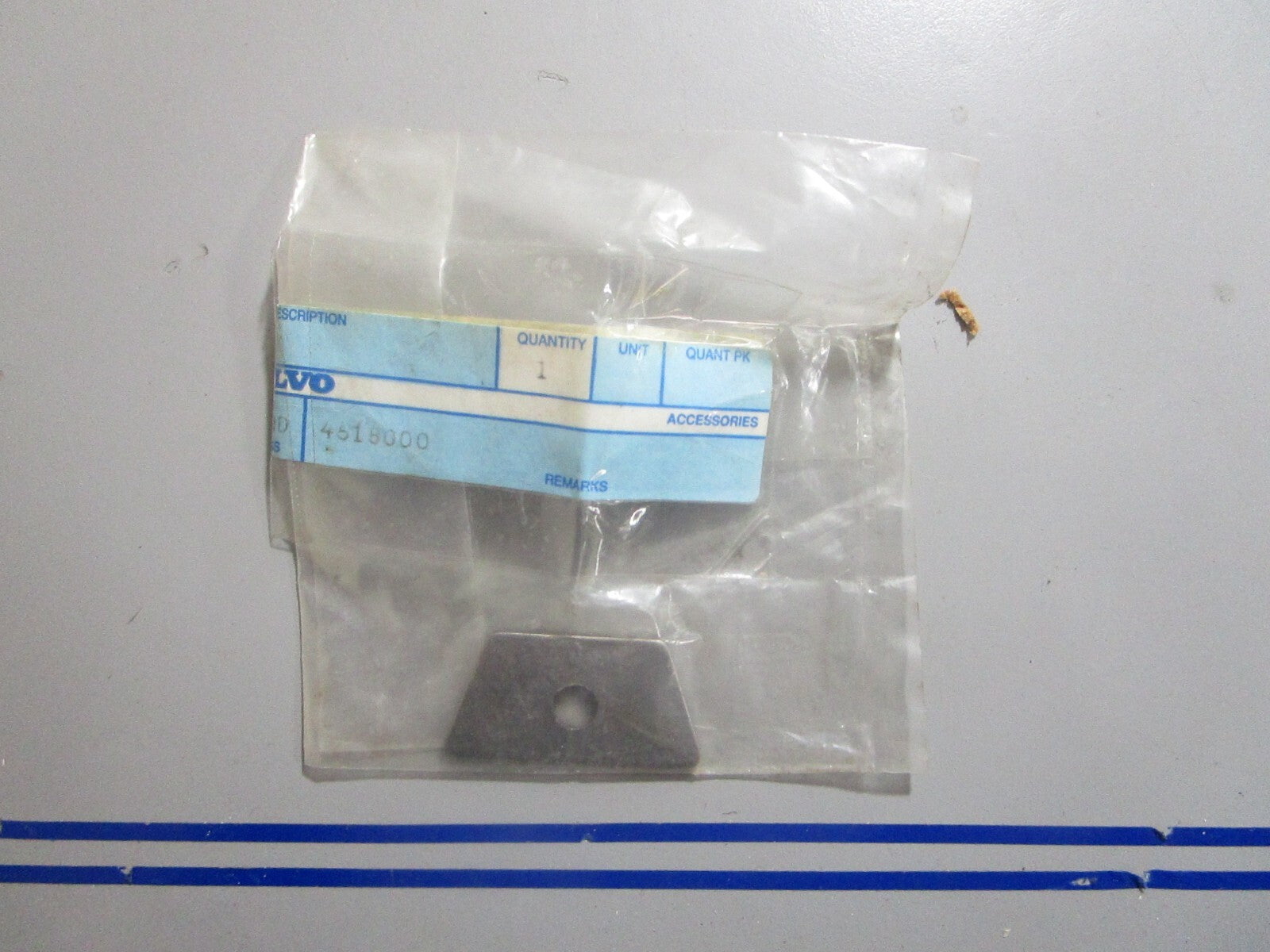 *NEW OEM* 0810 Volvo Penta Cap 840746