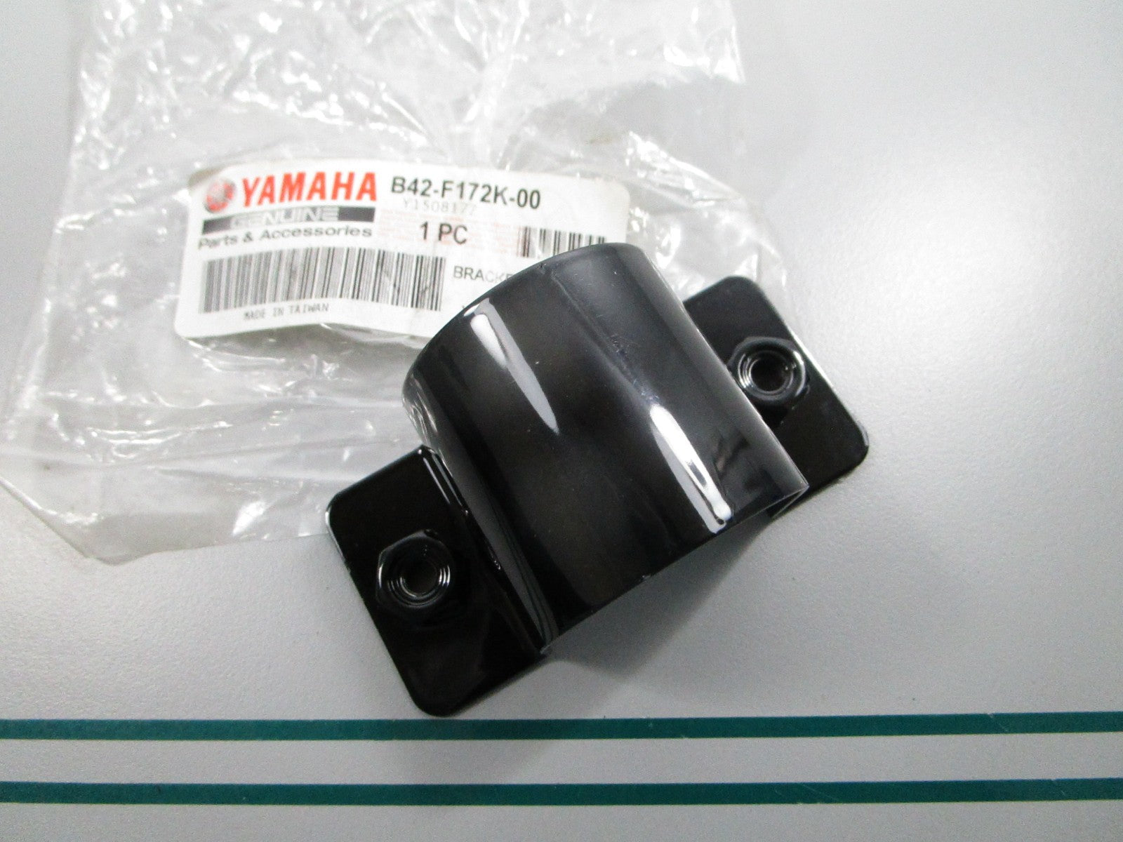NEW OEM B42-F172K-00-00 Yamaha Bracket 0810