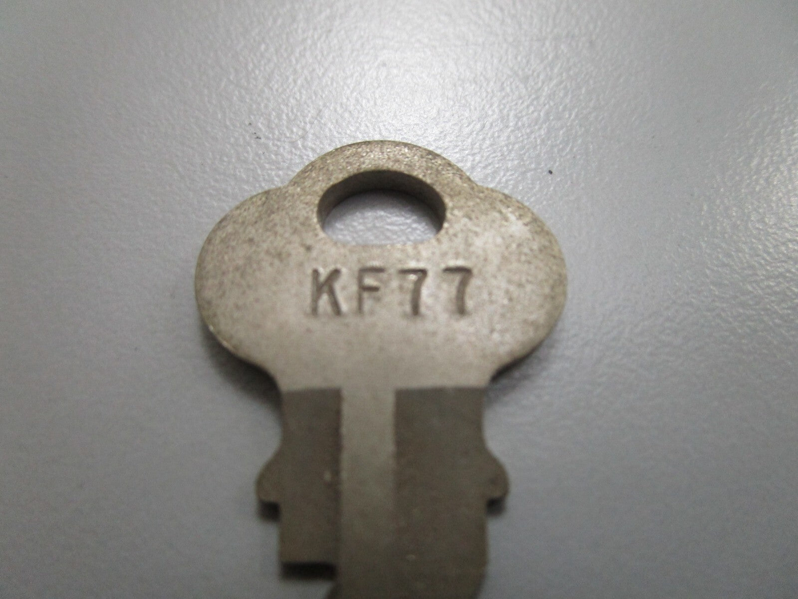 *NEW OEM* 0810 OMC Johnson Evinrude Ignition Key KF77 501592 0501592