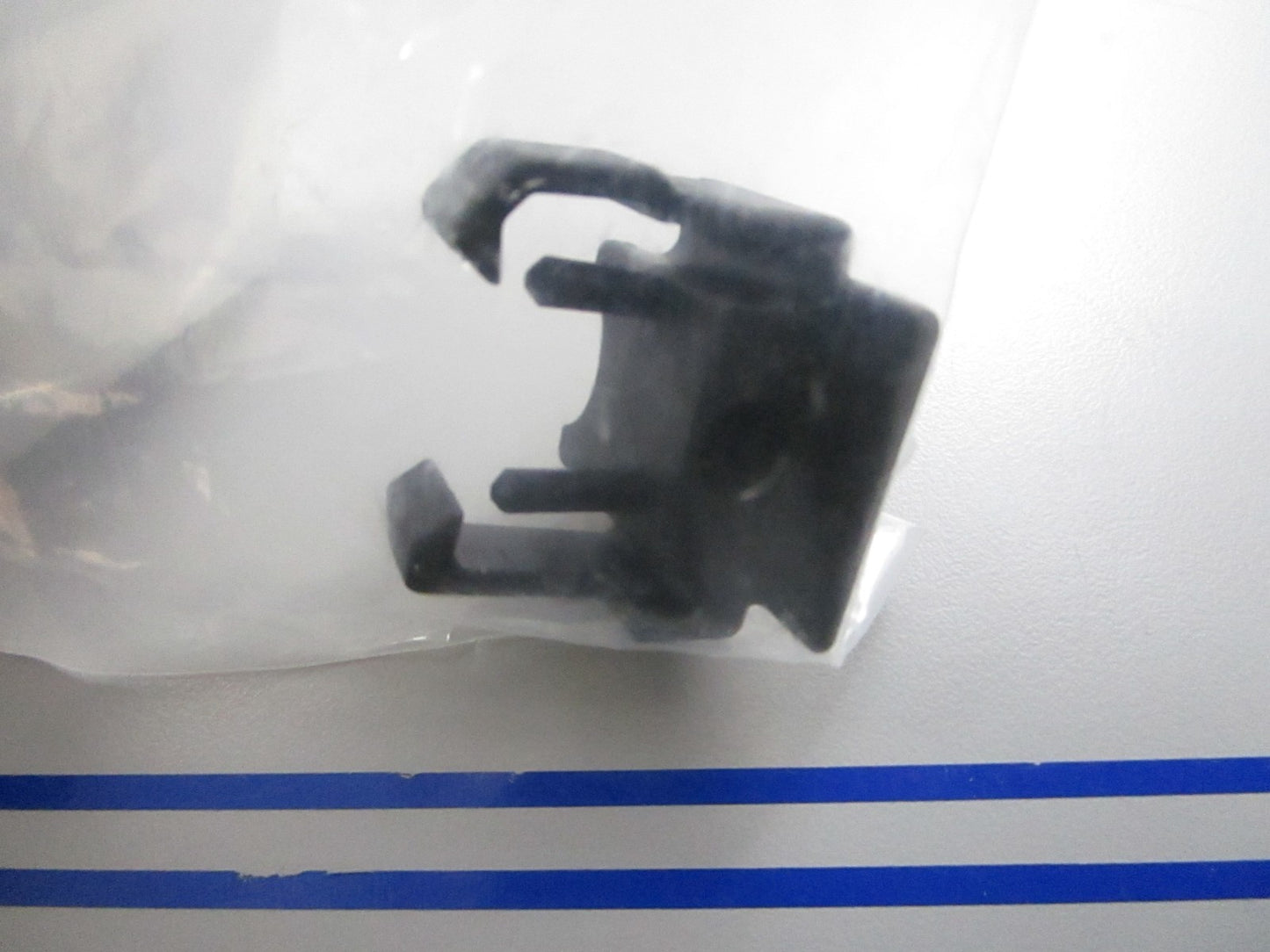 *NEW OEM* 0810 OMC Johnson Evinrude Bracket 513134 0513134