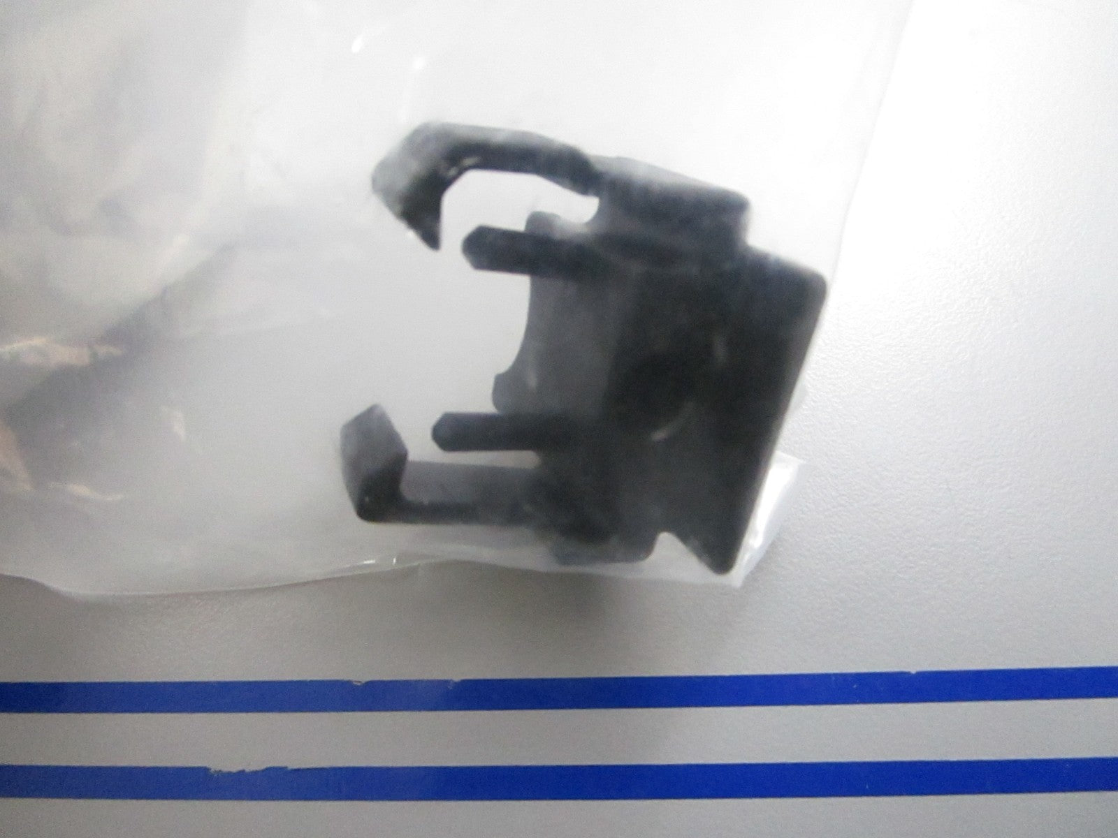 *NEW OEM* 0810 OMC Johnson Evinrude Bracket 513134 0513134