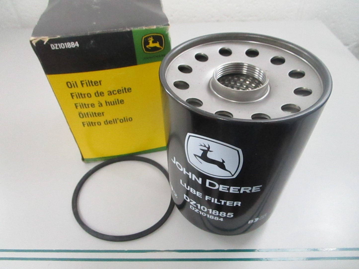 John Deere NEW OEM Engine Oil Filter w/O-Ring DZ101884 0810