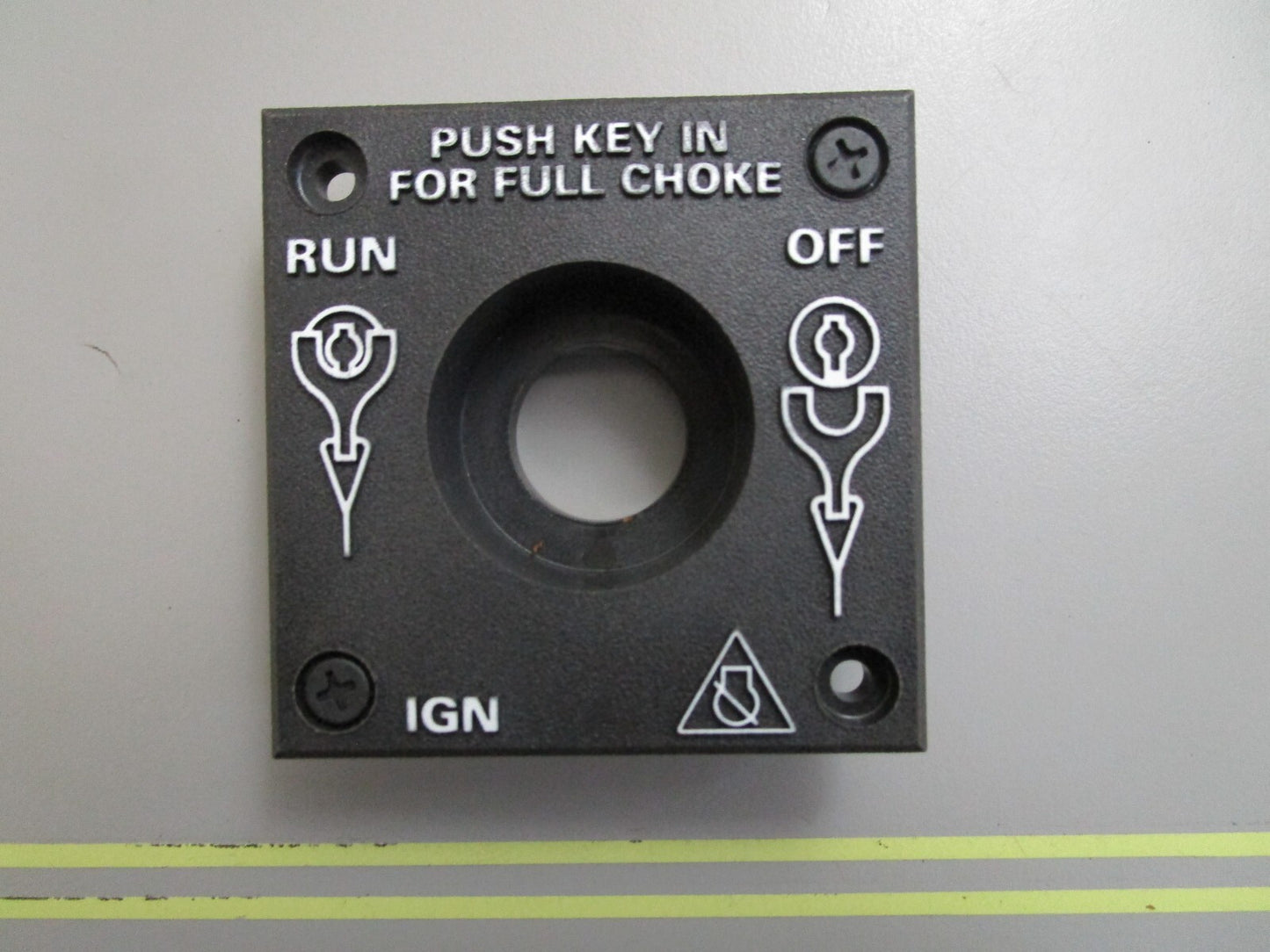 *NEW OEM* 0810 OMC Johnson Evinrude Ignition Switch Bezel 127083 0127083