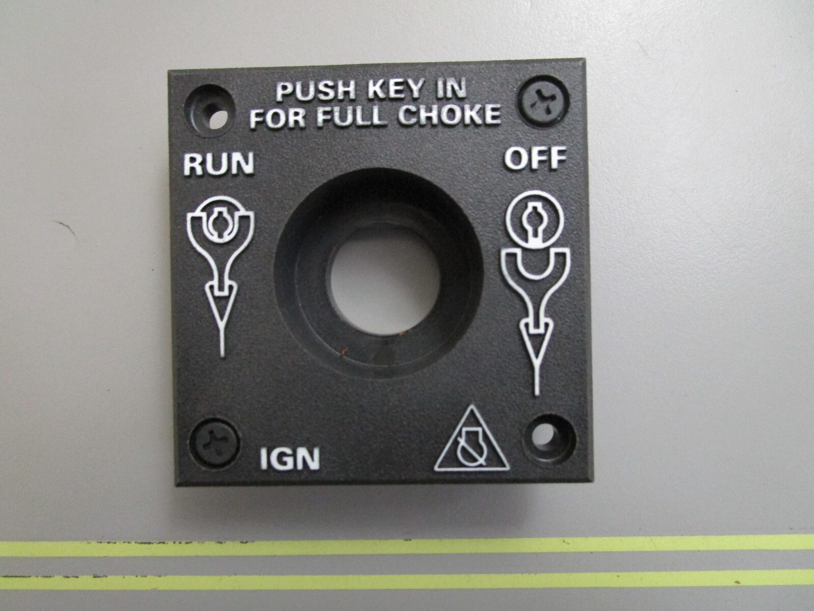 *NEW OEM* 0810 OMC Johnson Evinrude Ignition Switch Bezel 127083 0127083