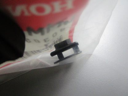 *NEW OEM* 0810 Honda 6mm Clip Nut 90305-GK8-000
